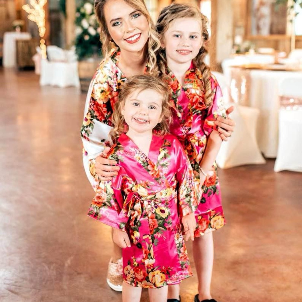 New robes great for bridal parties to pictures - Picture 3 of 5